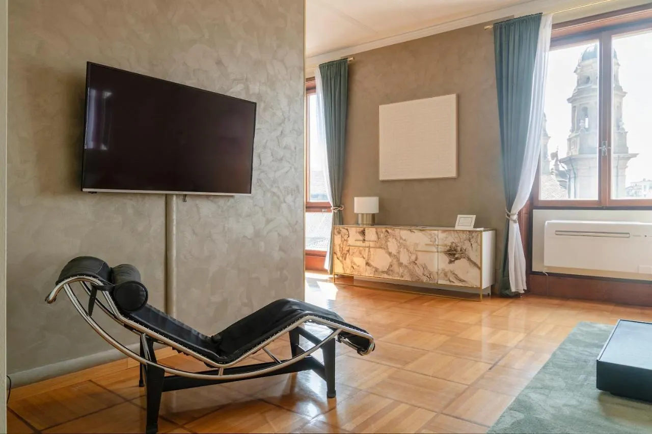 Heart Milan Apartments San Sepolcro Duomo Włochy