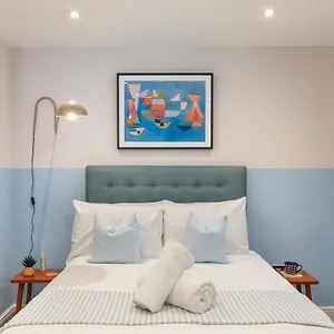 Coastal Chic Retreat In , Brighton United Kingdom